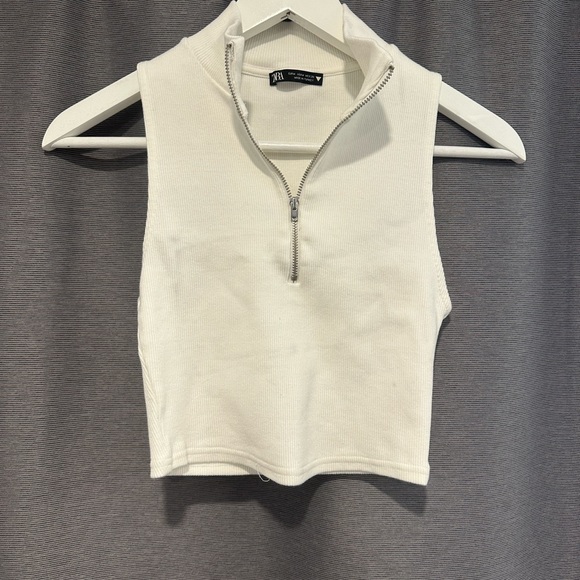 Tank top with half zip - Picture 2 of 3